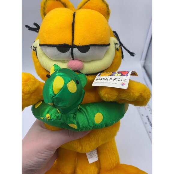 Pool Party Garfield Plush: Vintage Cartoon Cat Collectible from Nanco - Picture 7 of 10